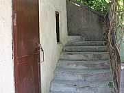 Առանձնատուն, 3 հարկանի, Էրեբունի, Երևան