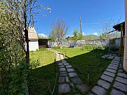 Особняк, Севан, Гегаркуник