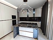 House, Mets Kentron, Yerevan